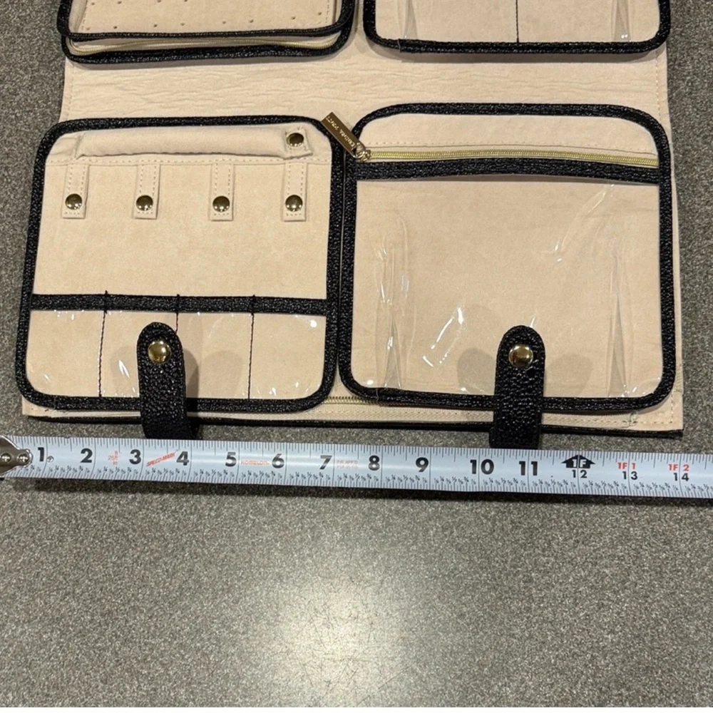 Kendra Scott Tan and Black Travel Jewelry Case - Picture 5 of 5